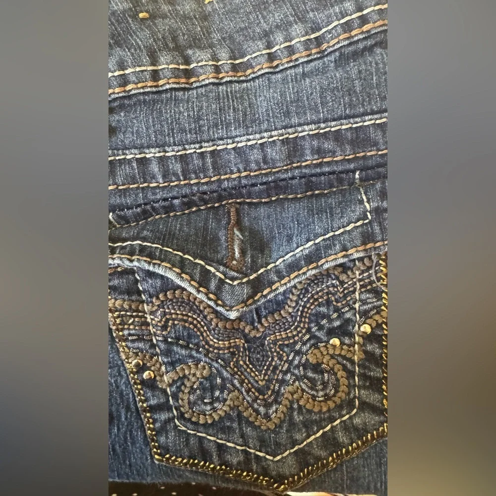 Wallflower Jeans questions leave